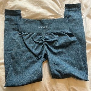NWOT - NVGTN Sky Blue Scrunch Seamless Leggings (M)